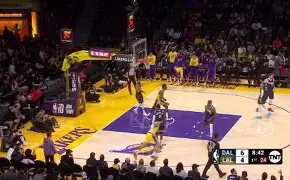 包含湖人新秀表现惊艳，全场观众掌声不断，一些还有精华生活报告.的词条