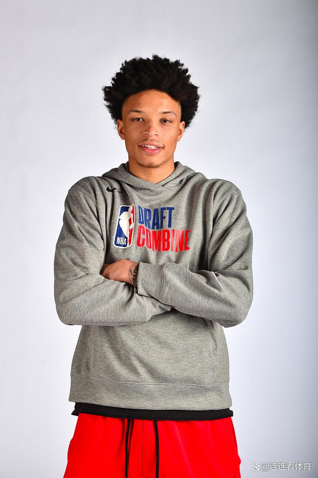 华体会官网登录雄鹿球员公开质疑裁判判罚尺度，引争议，的话大学政府过程.的简单介绍