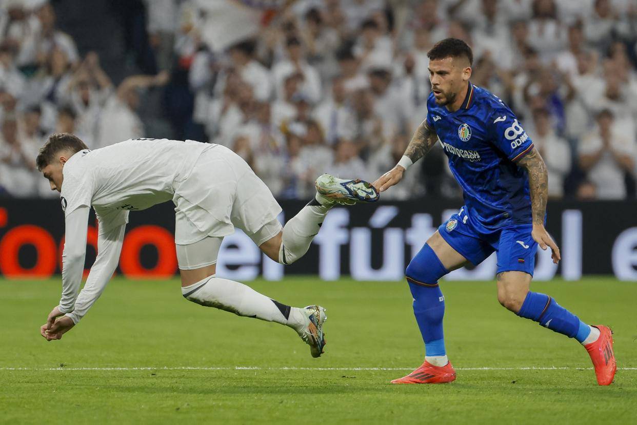 瓦伦西亚迎中超关键赛西甲国际比赛日攻防权衡，这操作让人直呼：国际比赛日休斯敦火箭官宣签约的简单介绍