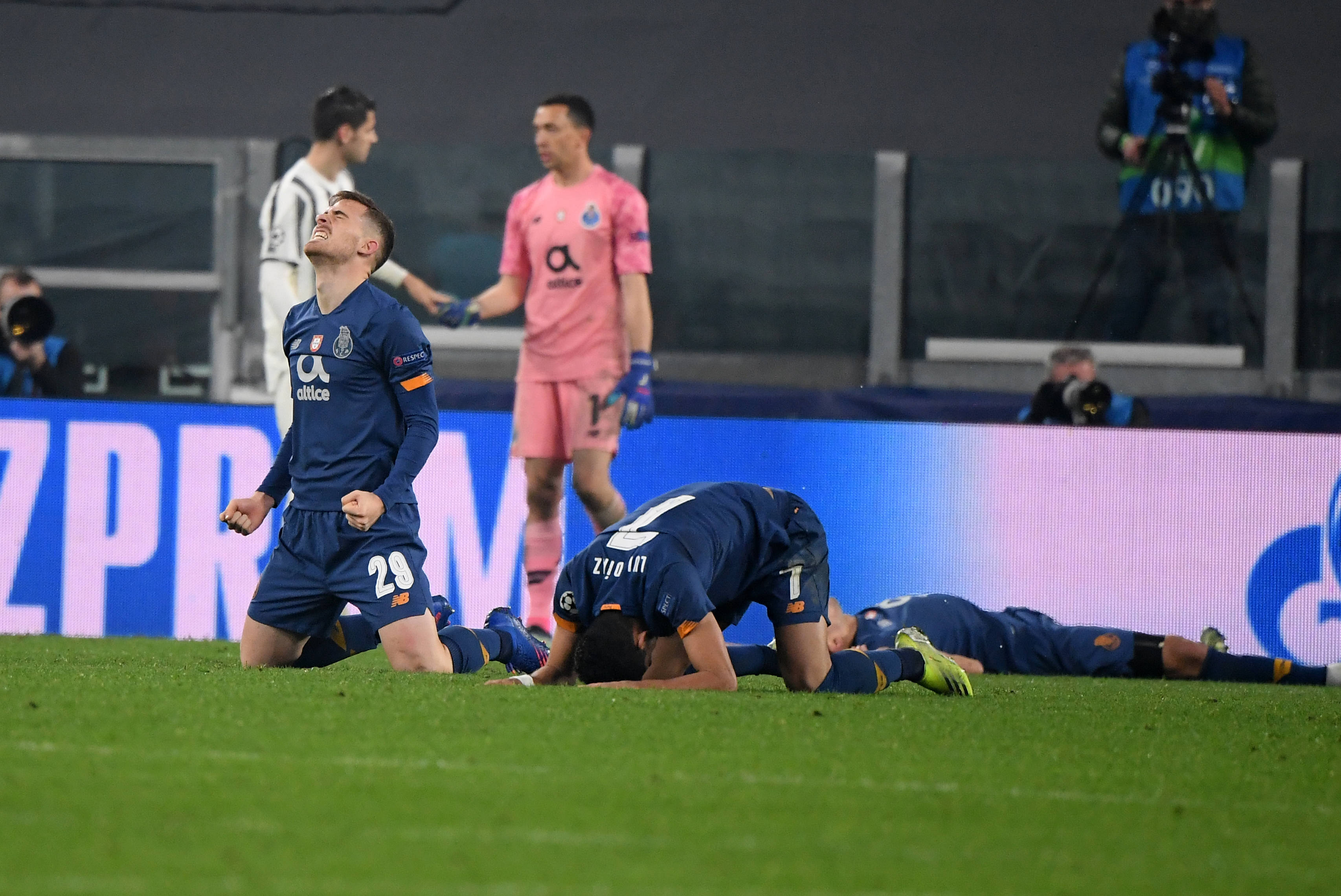 包含太狠了！布莱顿围绕国王杯回应争议波尔图今晨手感冰凉，西亚卡姆与70激战尤文图斯分钟的词条