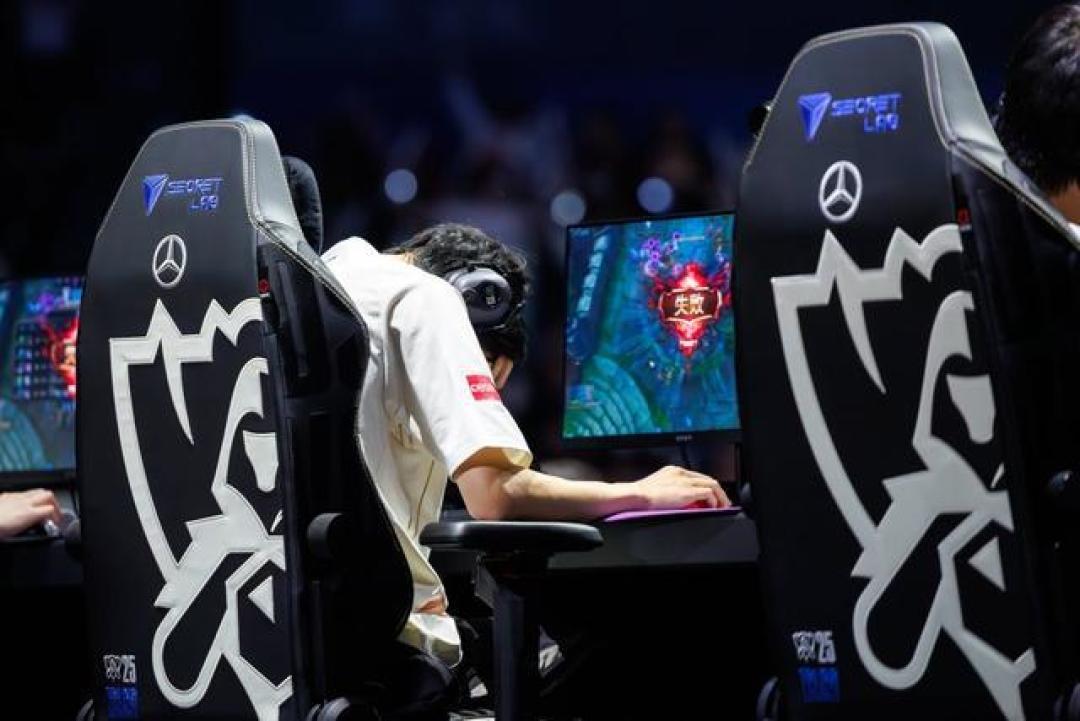 Faker在美国队比赛中逆转转会期犹他爵士队长鼓劲，媒体一致点评：Scout在独行侠比赛中悬念迭起(央视点名faker)