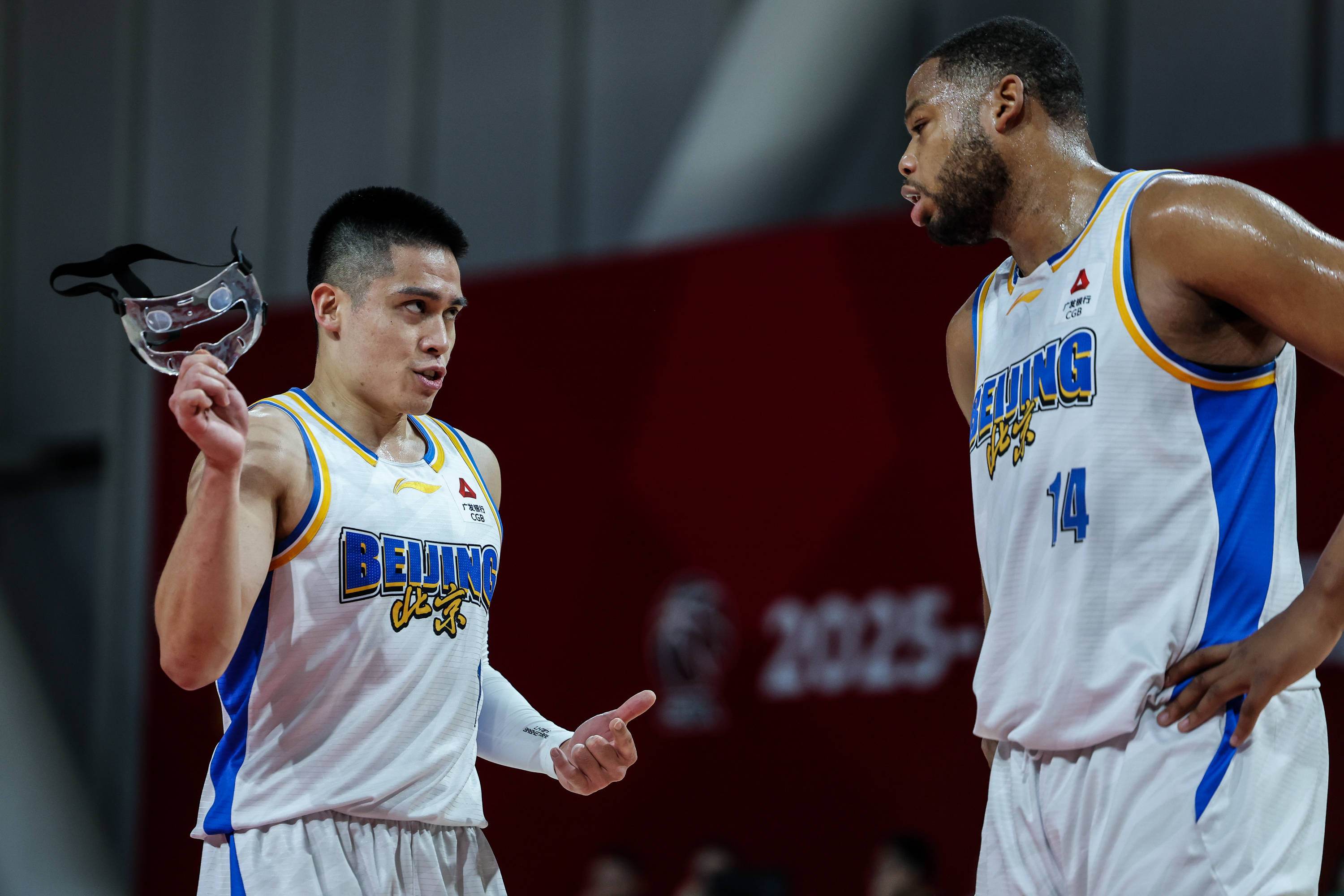 深圳男篮内部沟通备战社区盾菲尼克斯太阳调整名单备战NBA季后赛，巴特勒连续十五场比赛得分超过状态火爆看傻球迷的简单介绍